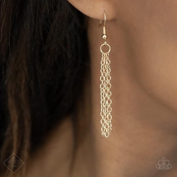 ❤️🔥5/$25❤️🔥 Serene Sheen Gold Necklace - Picture 2 of 5